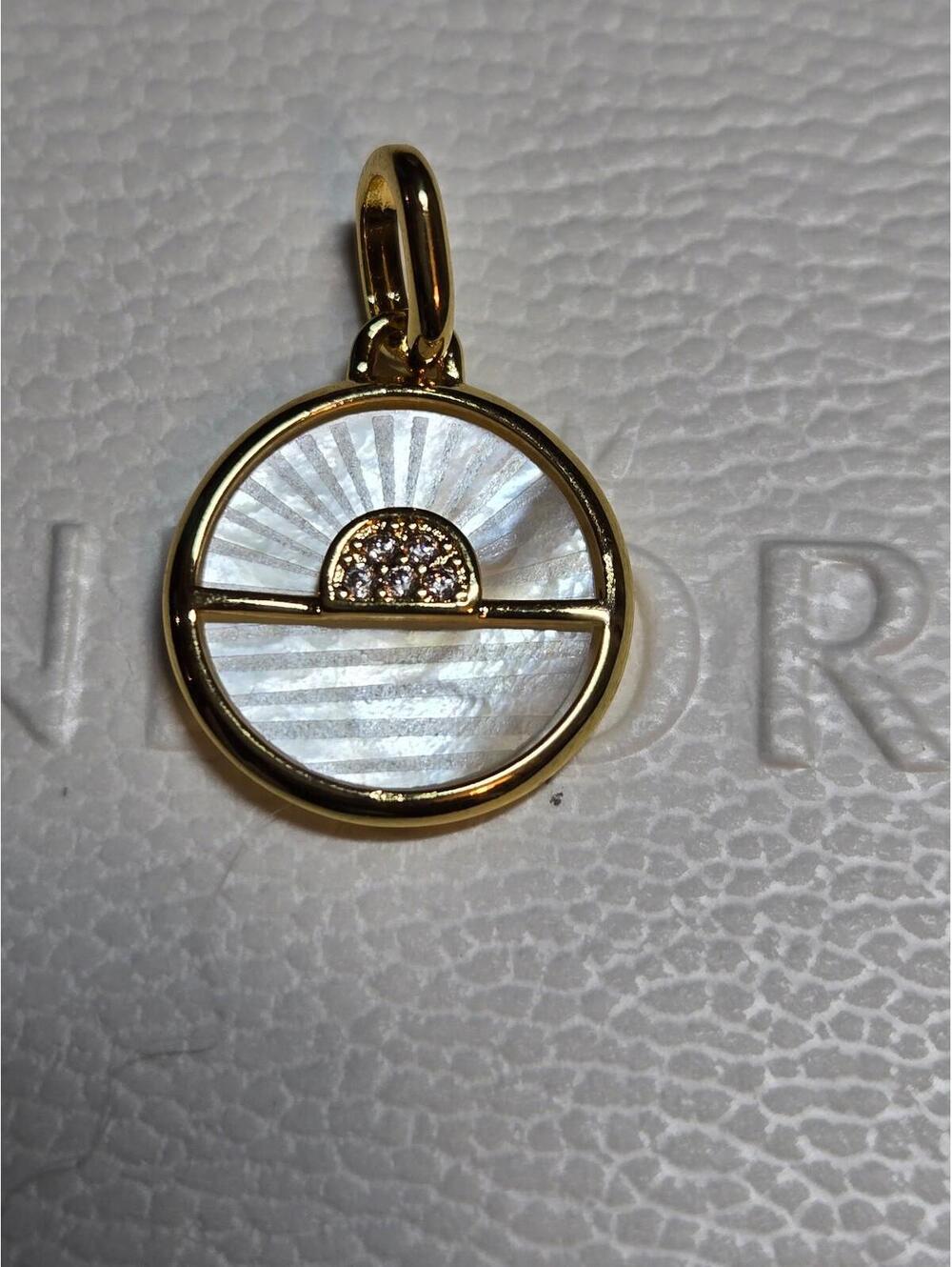 Pandora s925 ale charm medallion sunrise